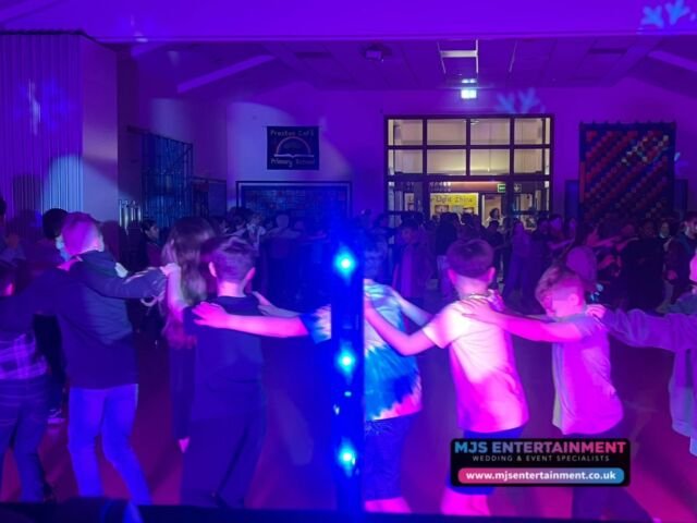 This afternoon we provided our School Disco Package for Preston Primary School! 🎉

All the children were singing and dancing all night!! 

*If you are interested in booking us for your school or event take a look at all the packages we offer on our website below…

➡️ www.mjsentertainment.co.uk/school-discos