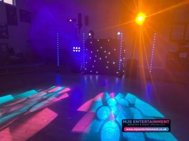 Last night we had our School Disco package on hire for Trent School, it seemed the kids had a great time and were singing and dancing all night!! 🎉

➡️ www.mjsentertainment.co.uk