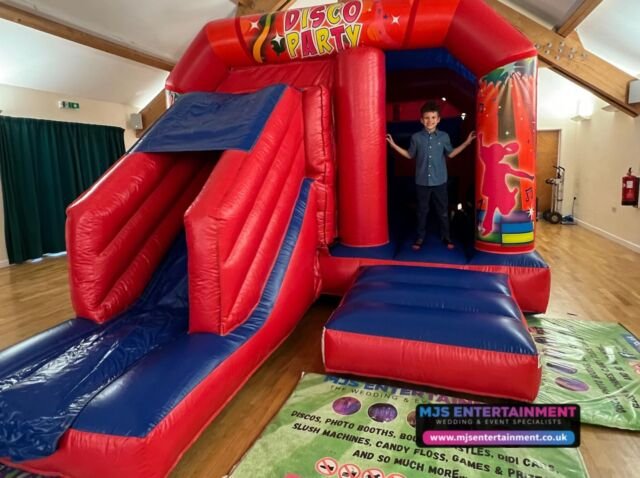 Today we have had our Slide Bouncy Castle out on hire for a birthday party!! 

Happy birthday!! 🥳 

*If you are interested in booking us for your kids party or event take a look at all the packages and hire items we offer on our website below and get a quote…

➡️ www.mjsentertainment.co.uk/kids-party-packages

‼️ Please note that between September - March we only offer indoor bouncy castle hires ‼️