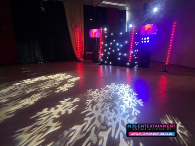 What a great afternoon we had at sherborneprep school today, hosting their Christmas parties! 🎄🎅🏼

All the kids were dancing all afternoon! 🎉

*If you are interested in booking us for your school disco or event take a look at all the packages and hire items we offer on our website below and get a quote…

➡️ www.mjsentertainment.co.uk